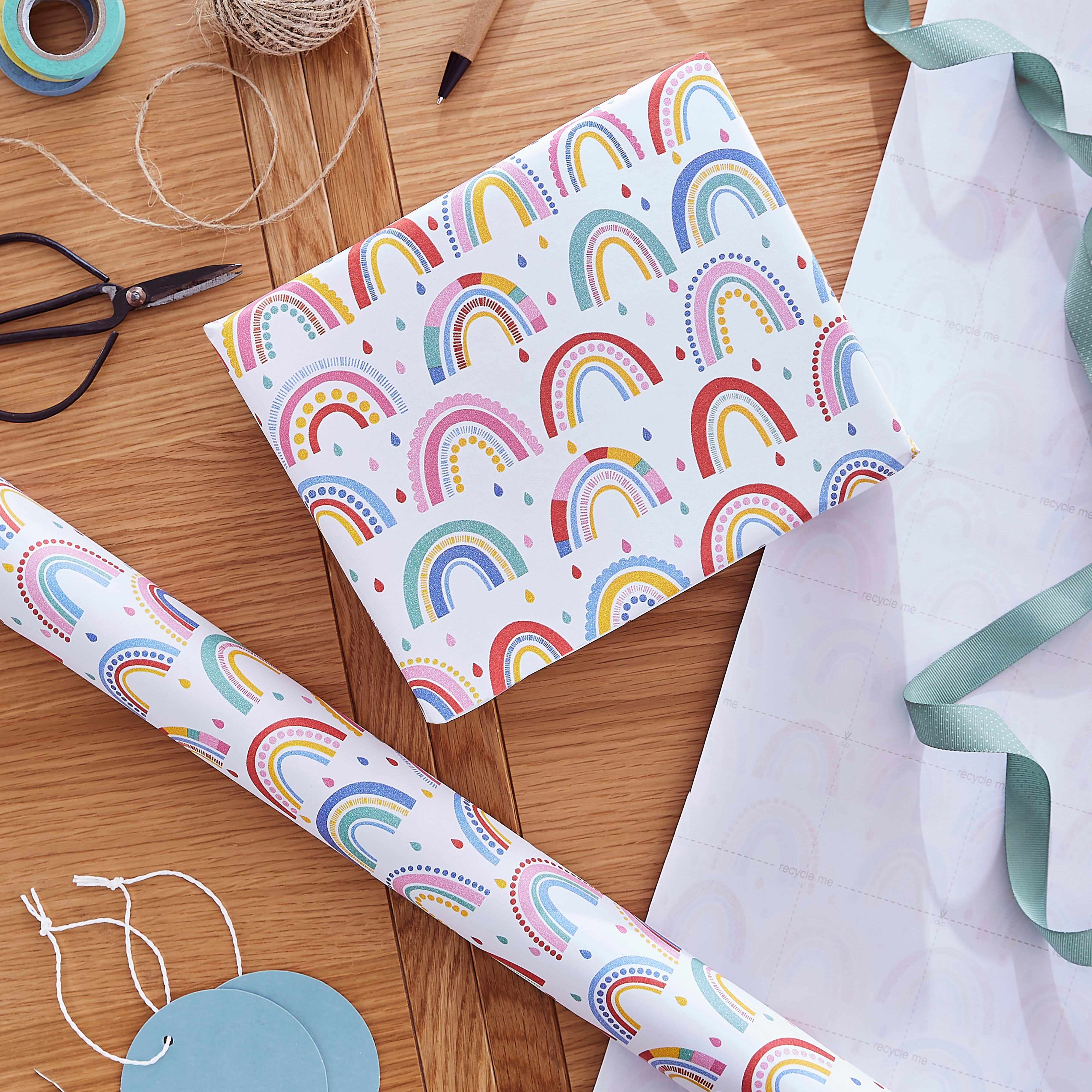 Wrapped Up In Rainbows: DIY - Pretty Pens