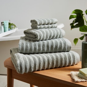 Soft and Fluffy Ribbed Towel Lilypad