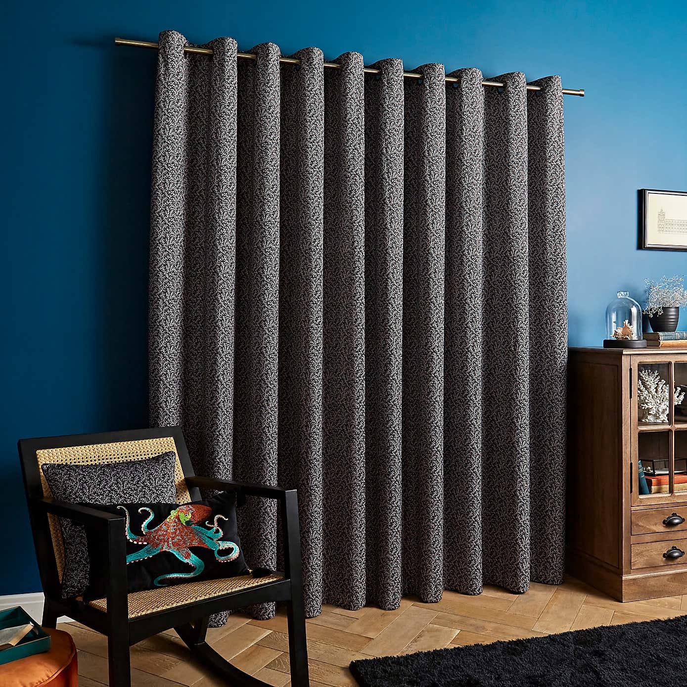 Carousel zoom image position 4 of 7