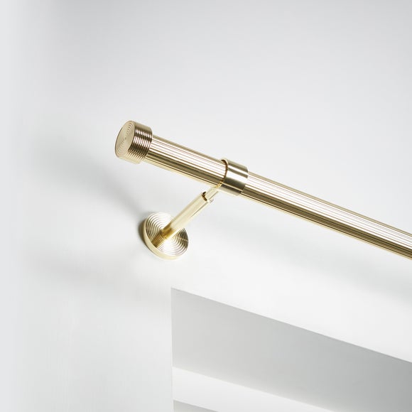 Ribbed Extendable Metal Eyelet Curtain Pole