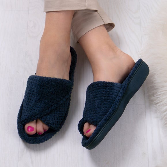 Tote isotoner slippers hot sale