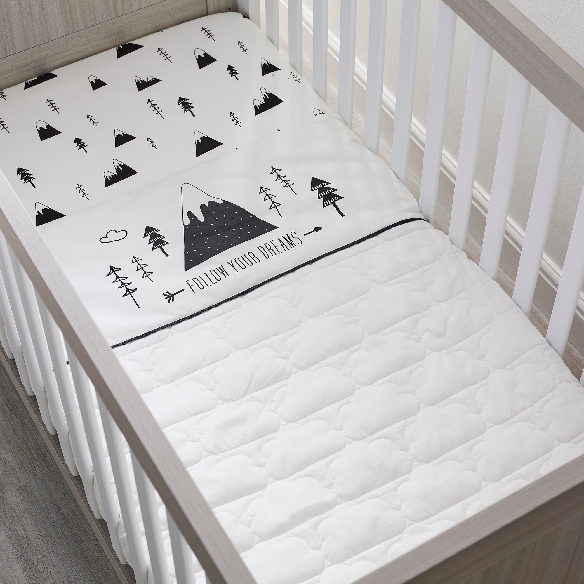 Photos - Other for Child's Room MONO Mountains 2.5 Tog Cot Quilt Black/white 