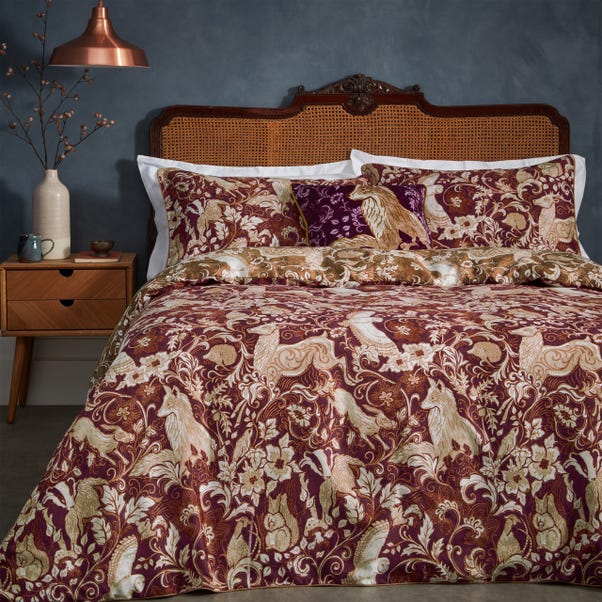 Paoletti Harewood Ruby 100% Cotton Duvet Cover & Pillowcase Set image 1 of 3