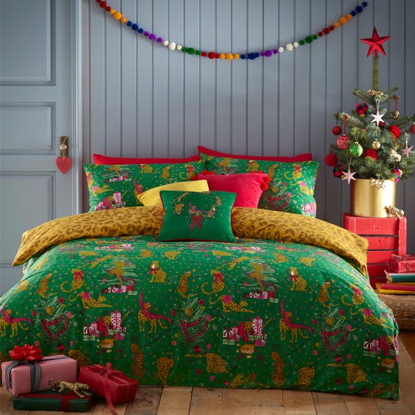 furn. Purrfect Christmas Green & Gold Duvet Cover and Pillowcase Set image 1 of 5