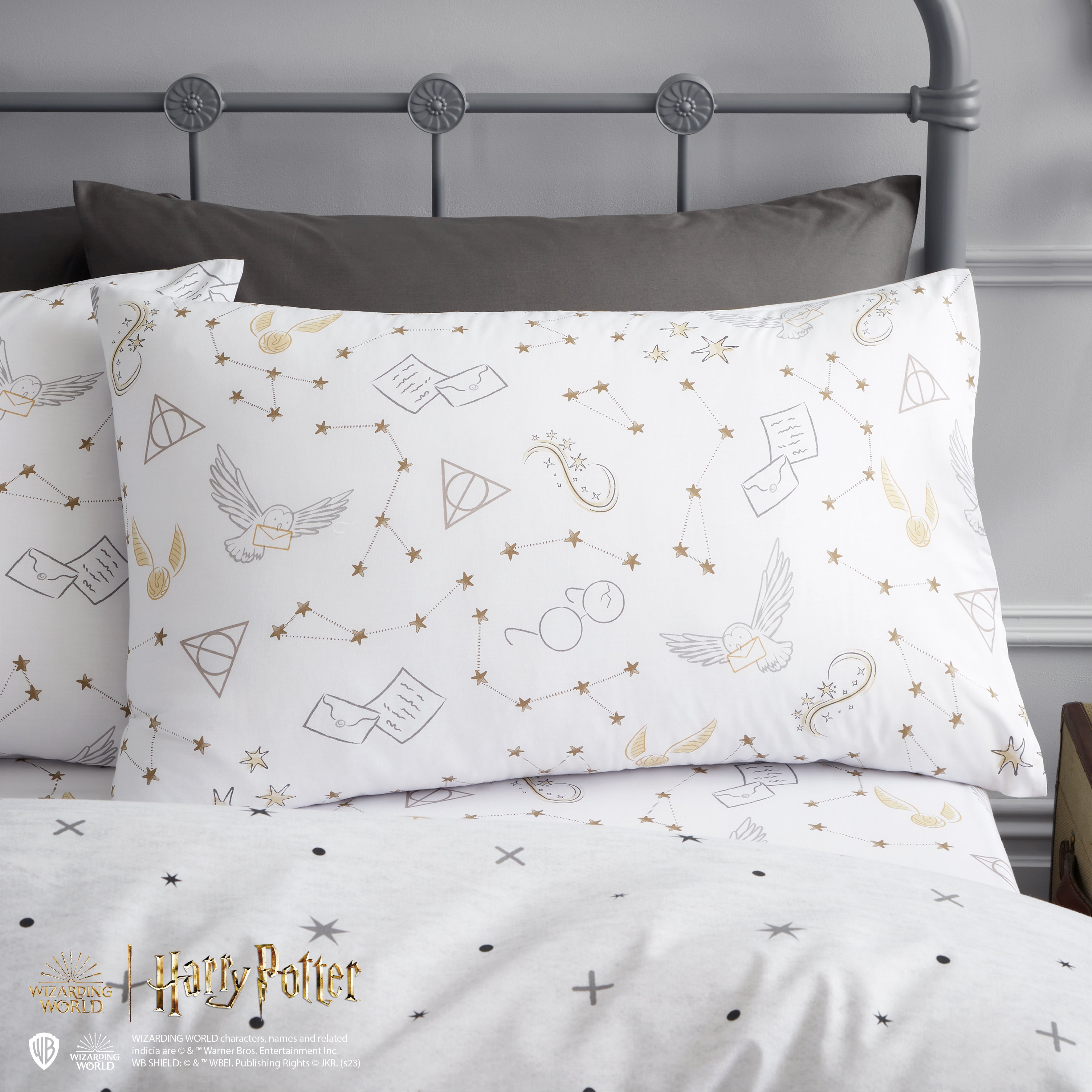 Harry Potter Hogwarts Duvet Cover and Pillowcase Set | Dunelm