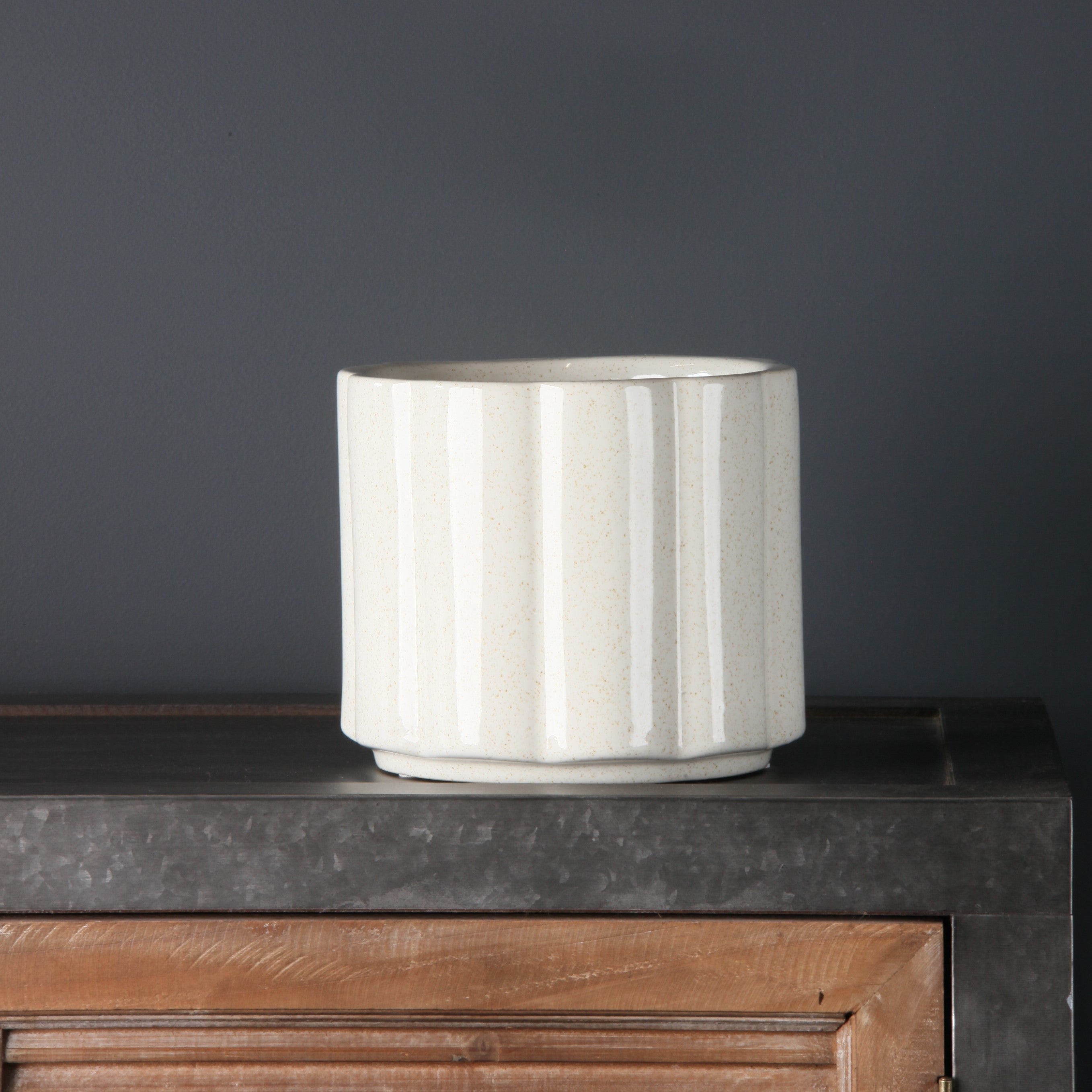 Cream Speckle Wide Ribbed Plan Pot