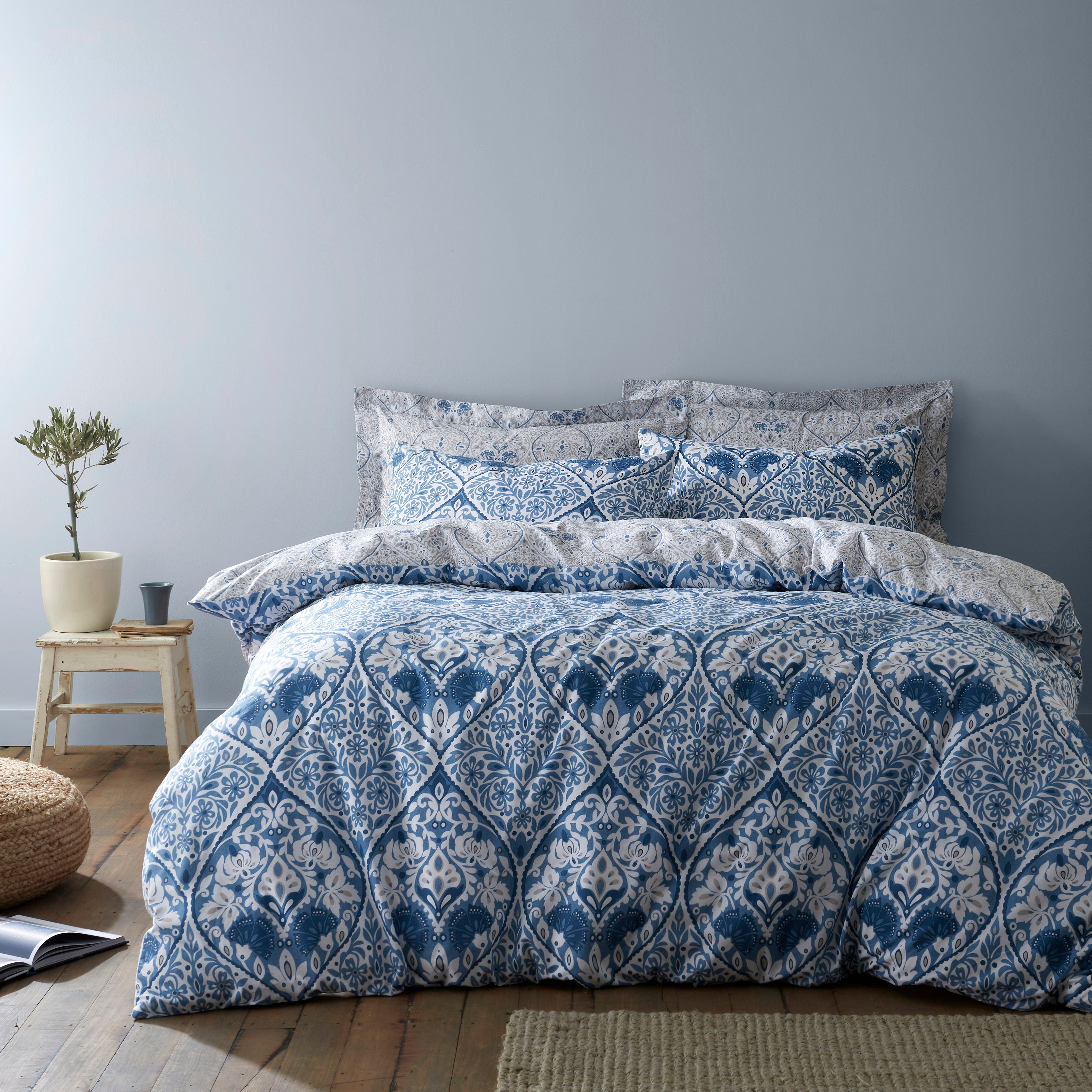 Vienna Blue Duvet Cover And Pillowcase Set Bluewhite