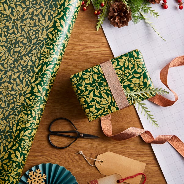3m Chartwell Green & Gold Wrapping Paper image 1 of 4