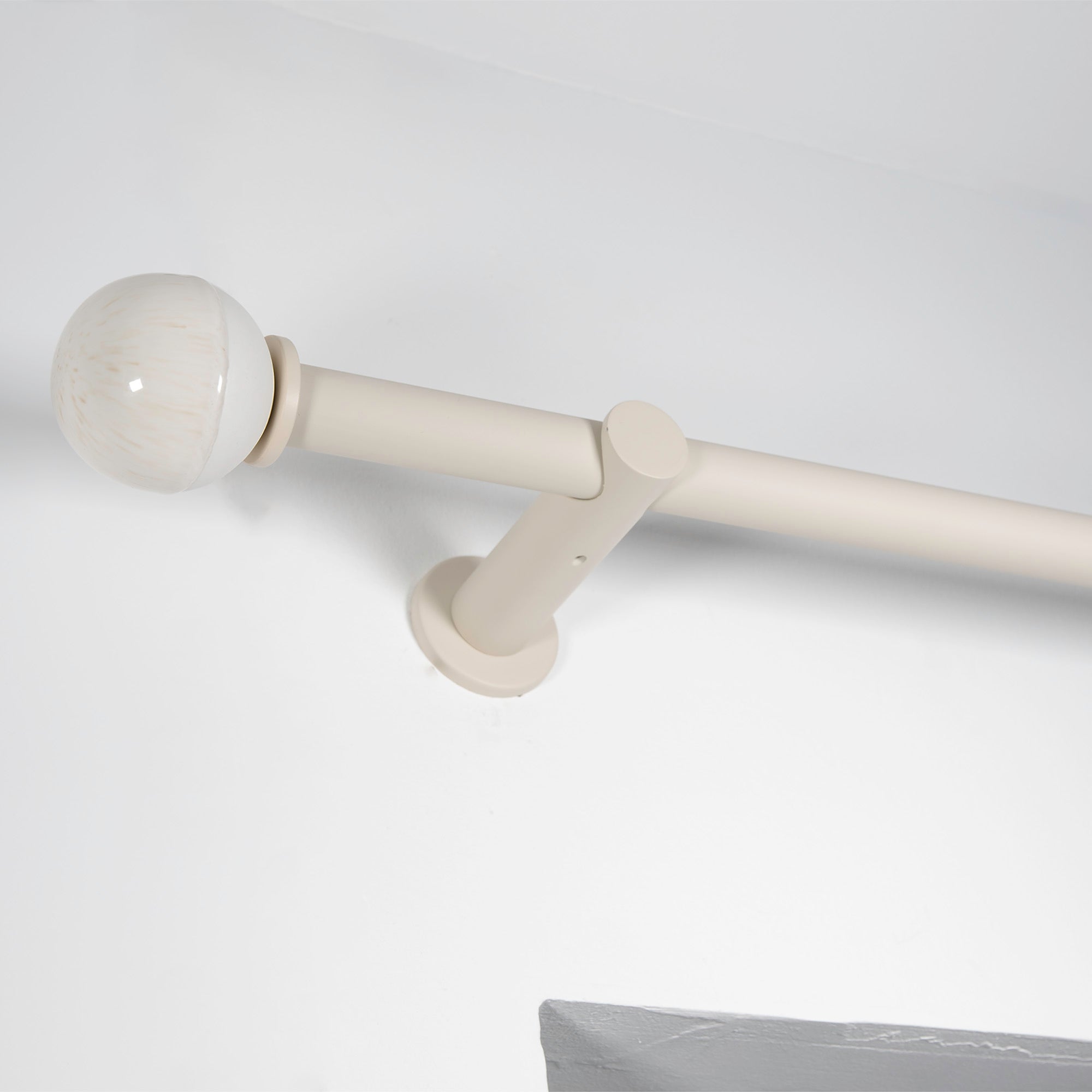 Reactive Glaze Extendable Eyelet Curtain Pole Off White