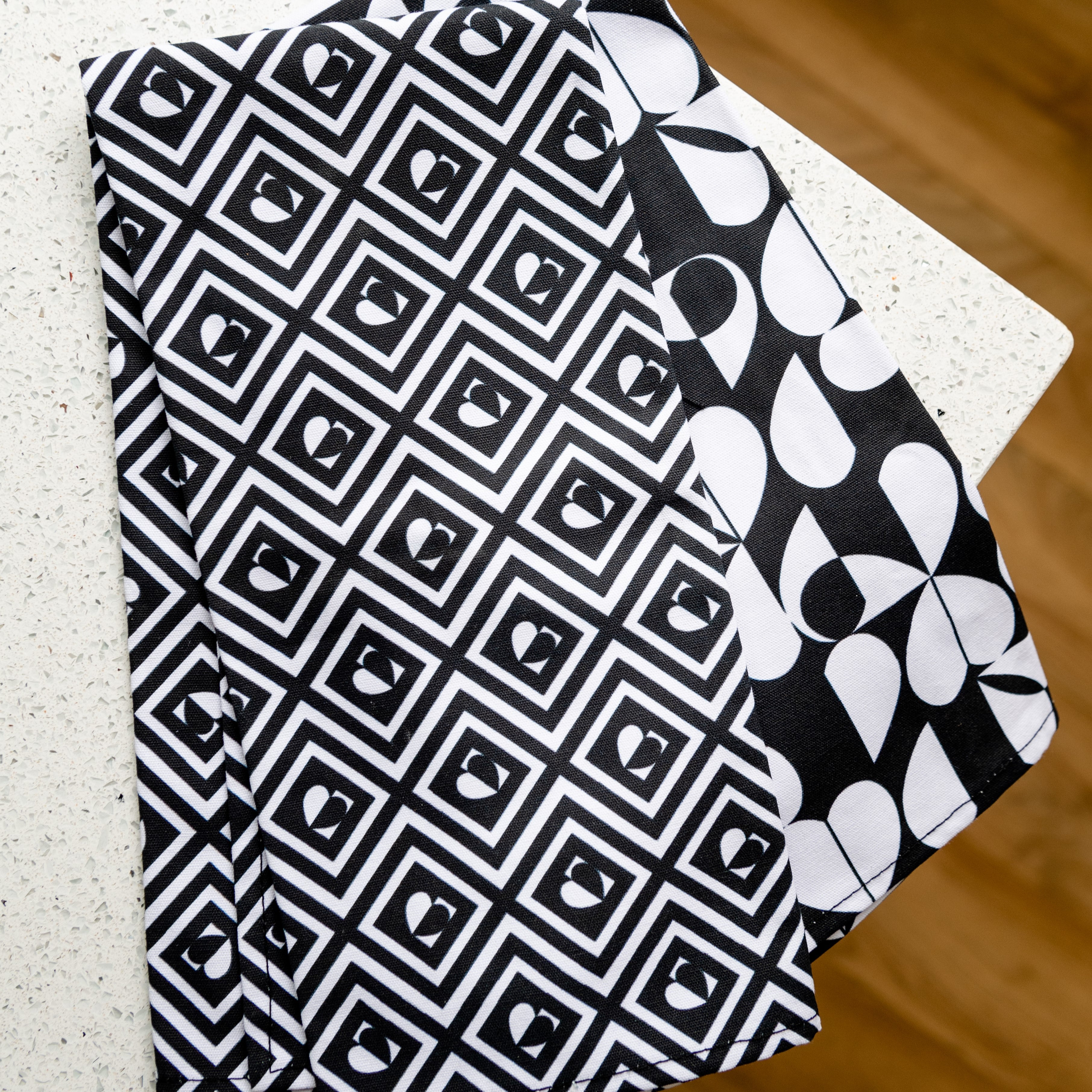 Monochrome Set Of 2 Tea Towels Blackwhite