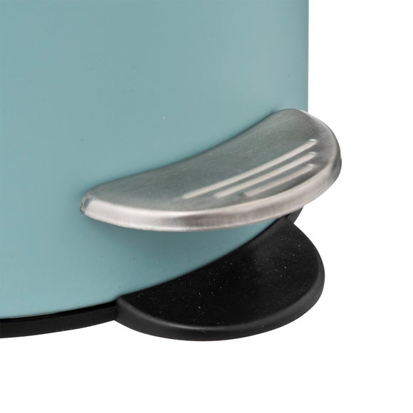 Carousel navigation image position 2 of 3