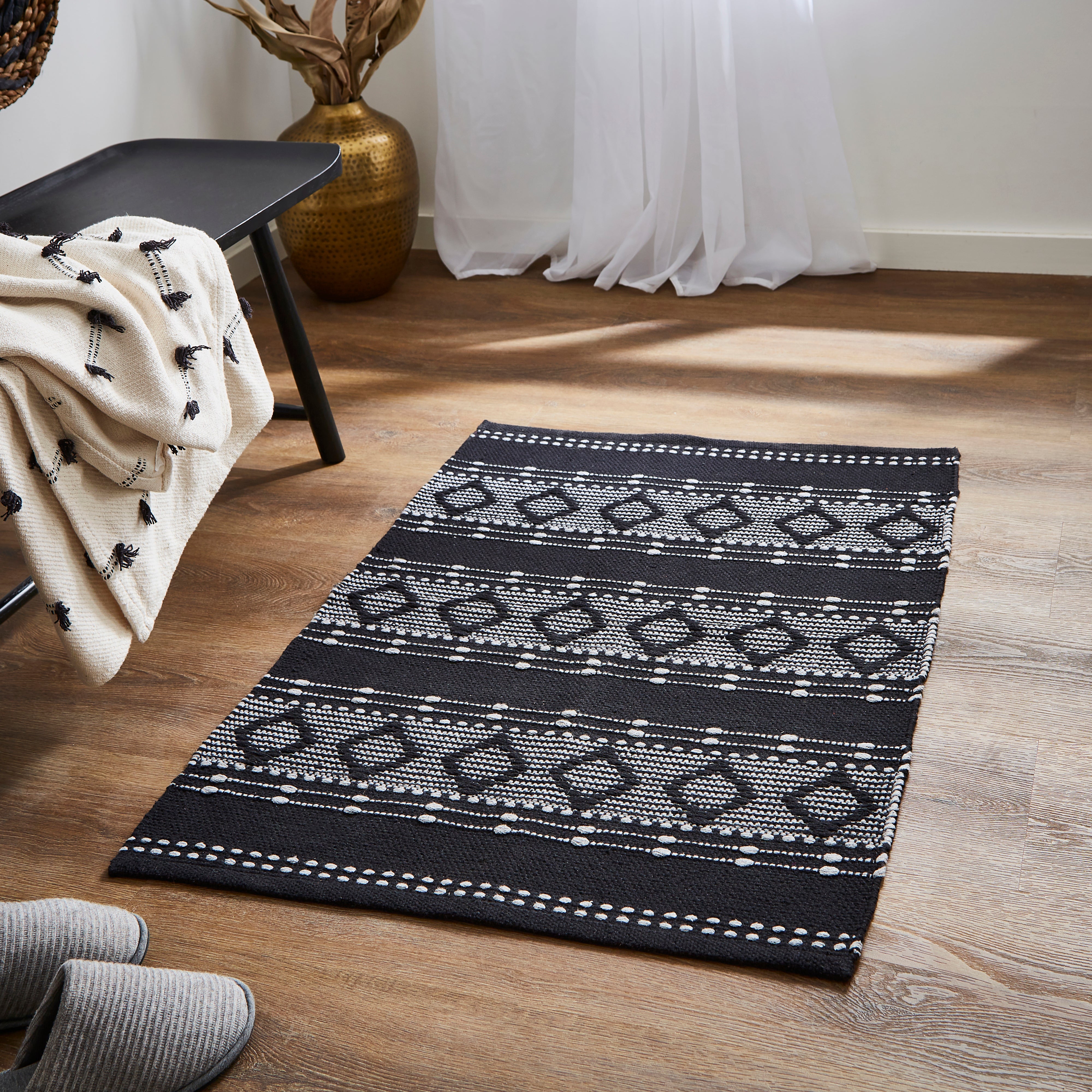 Woven Washable Diamond Rug Black