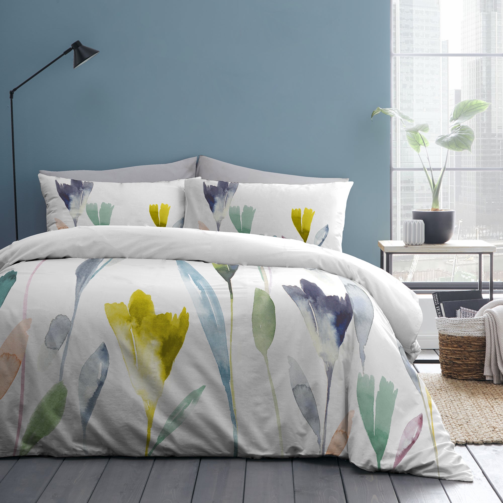 Pollensa Floral Duvet Cover and Pillowcase Set white