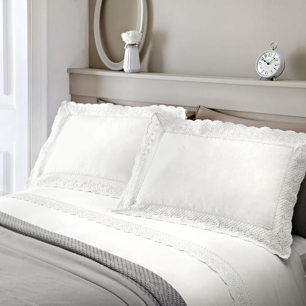 Renaissance White Duvet Cover and Pillowcase Set image 1 of 4