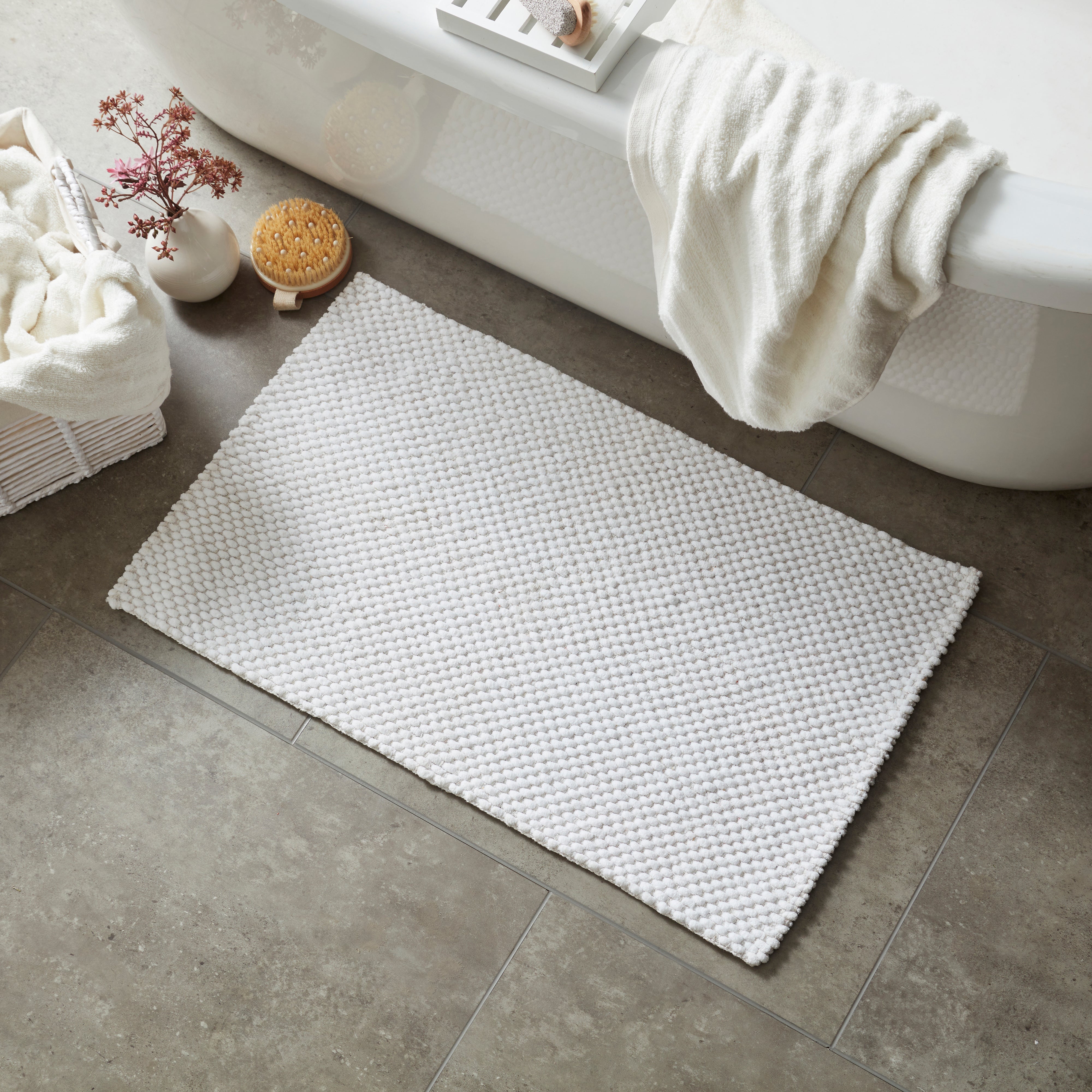 Bobble Texture Bath Mat White