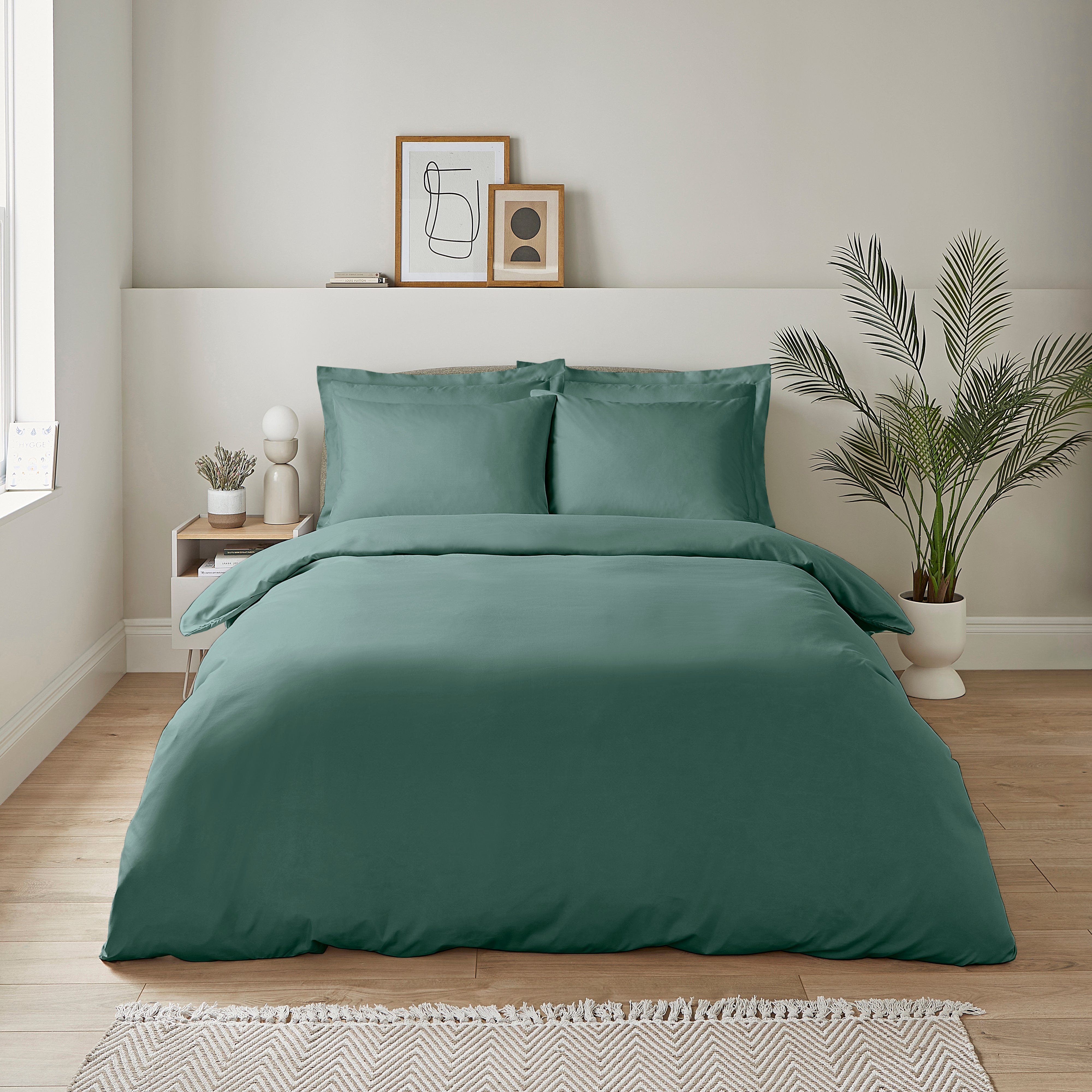 Super Soft Microfibre Plain Duvet Cover And Pillowcase Set Forest Green
