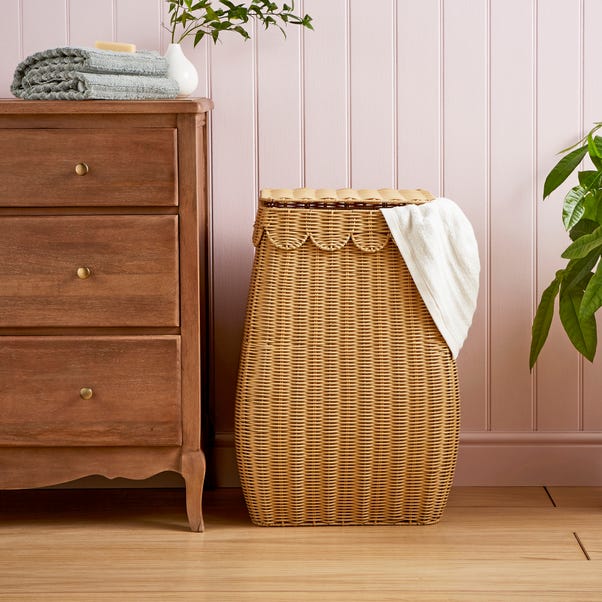 Heart and Soul Scalloped Laundry Basket