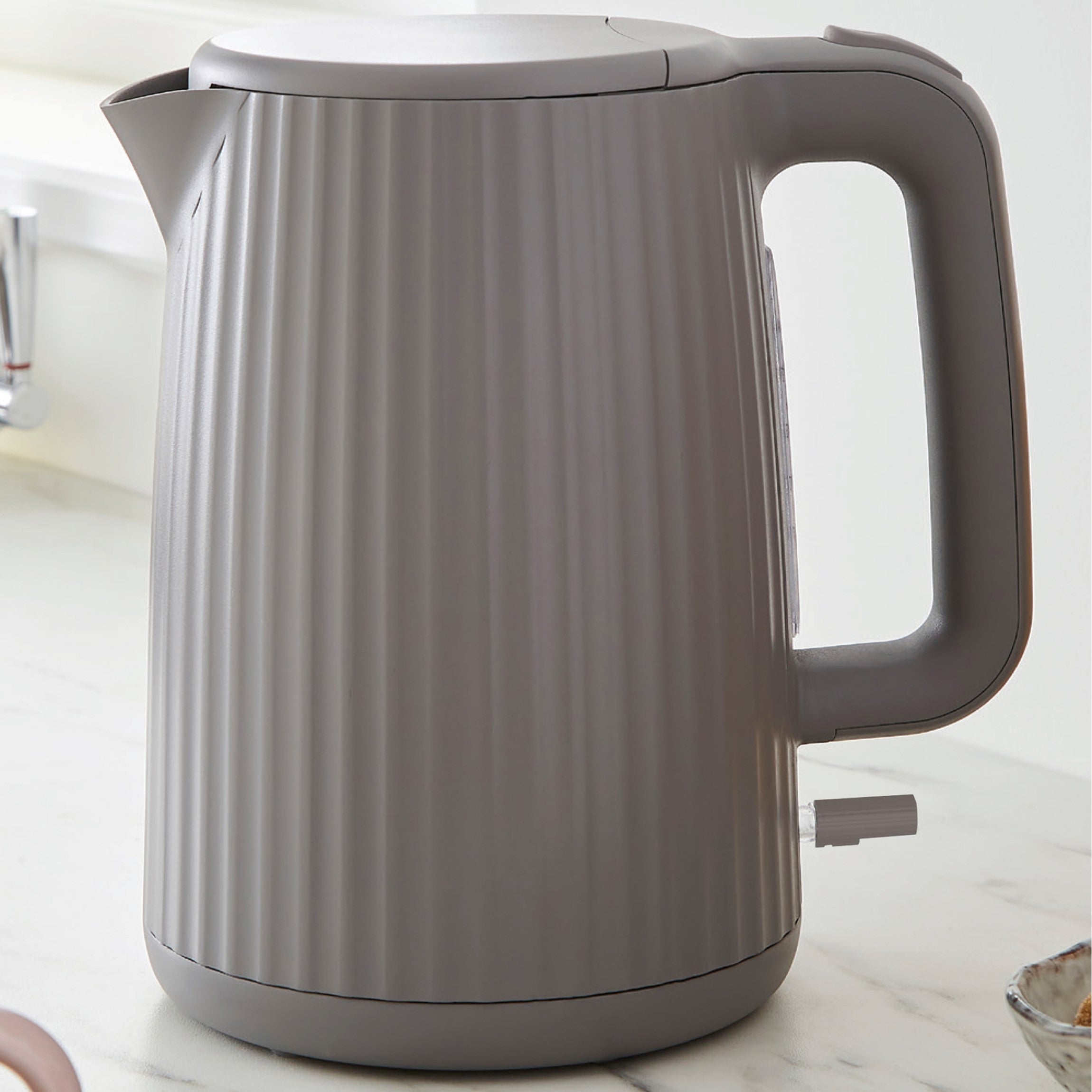 Textured Ribbed Plastic Kettle 17l Grey
