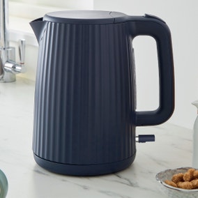 Textured Ribbed Plastic Kettle 1.7L