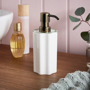 Heart And Soul Scalloped Soap Dispenser