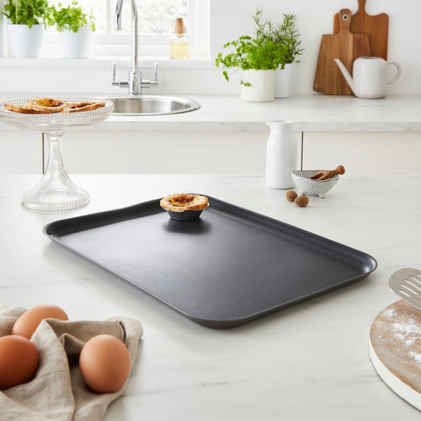 Gourmet 42cm Low Edged Baking Tray image 1 of 3