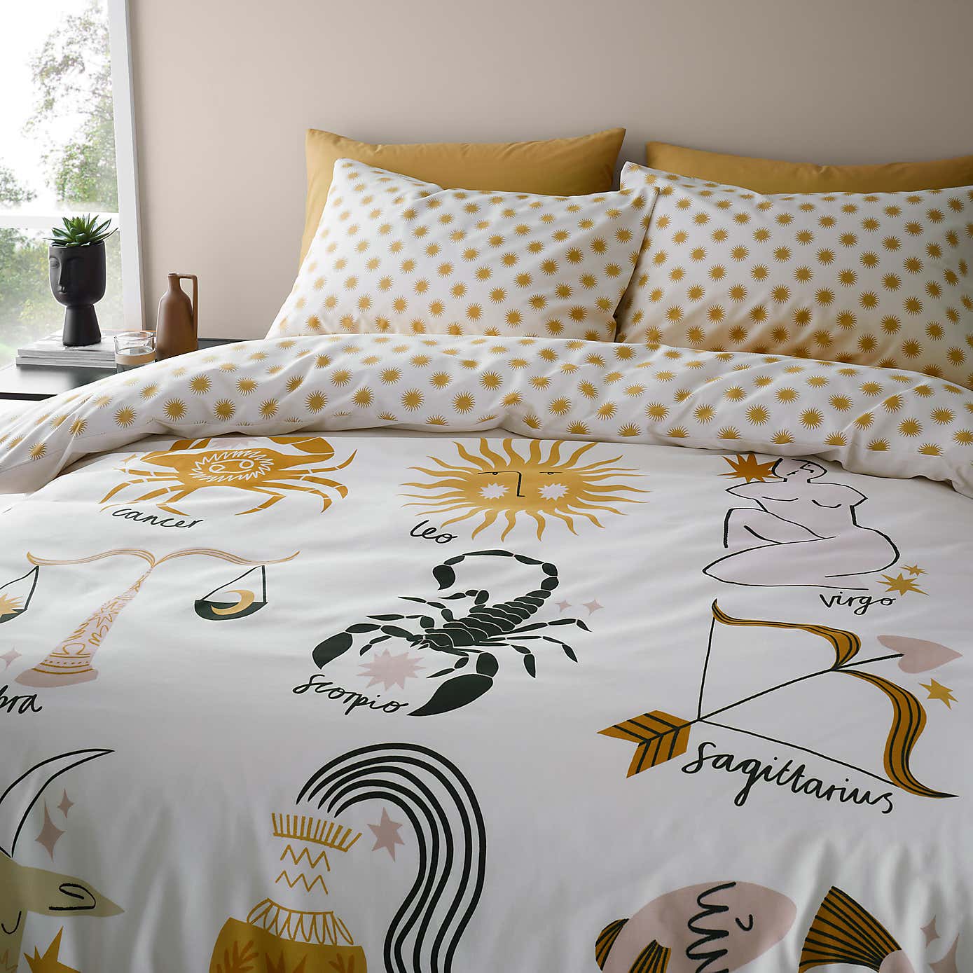 Carousel zoom image position 4 of 8