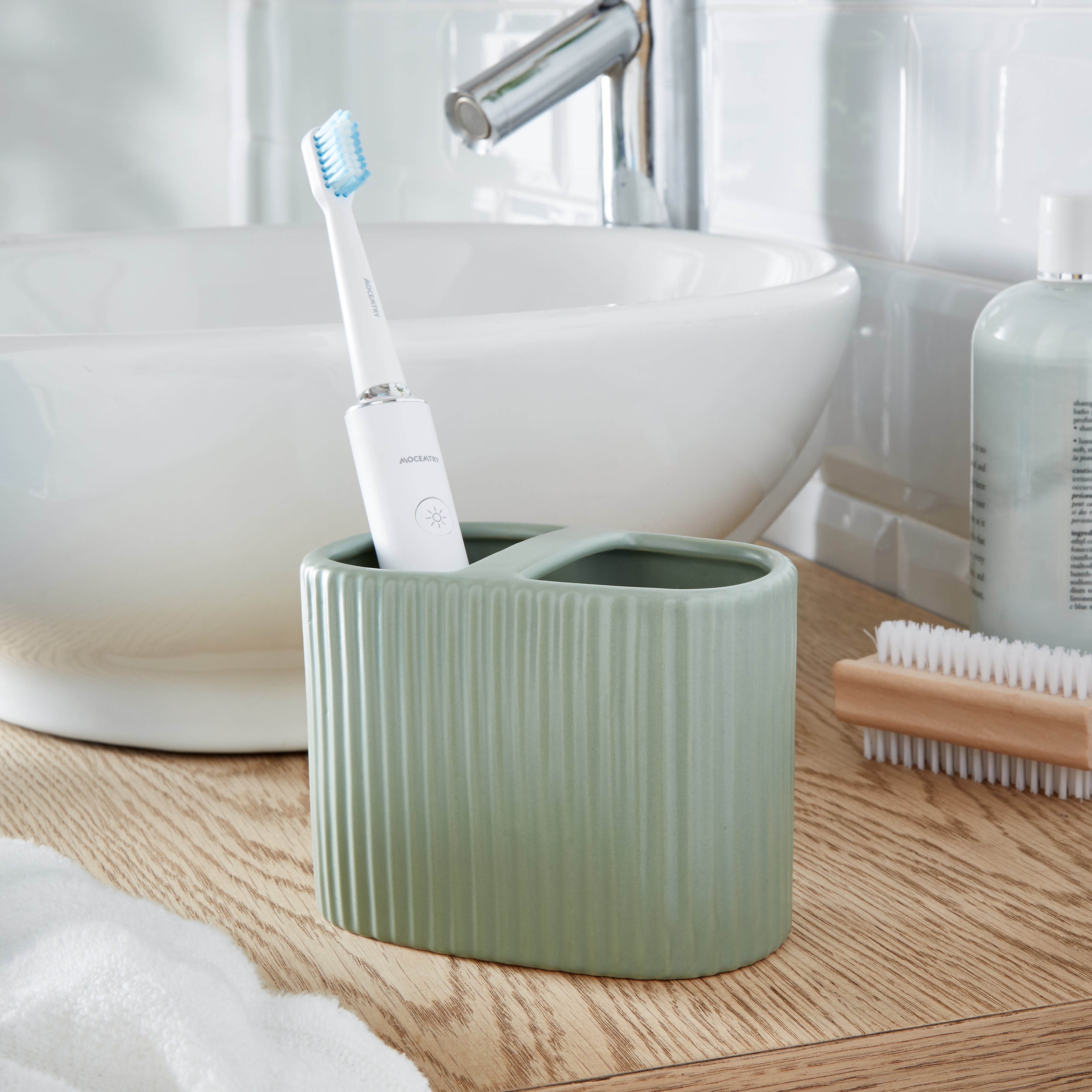 Ceramic Ribbed Electric Toothbrush Holder