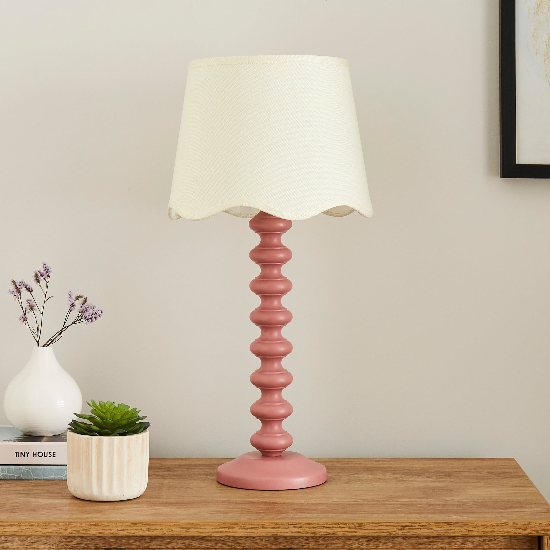 Scalloped Edge Linen Lamp Shade 