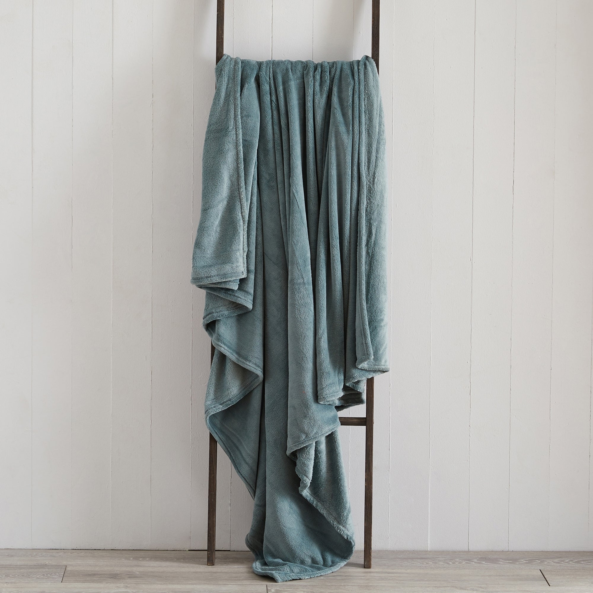 Seriously Soft Recycled Throw 220x220cm Blue