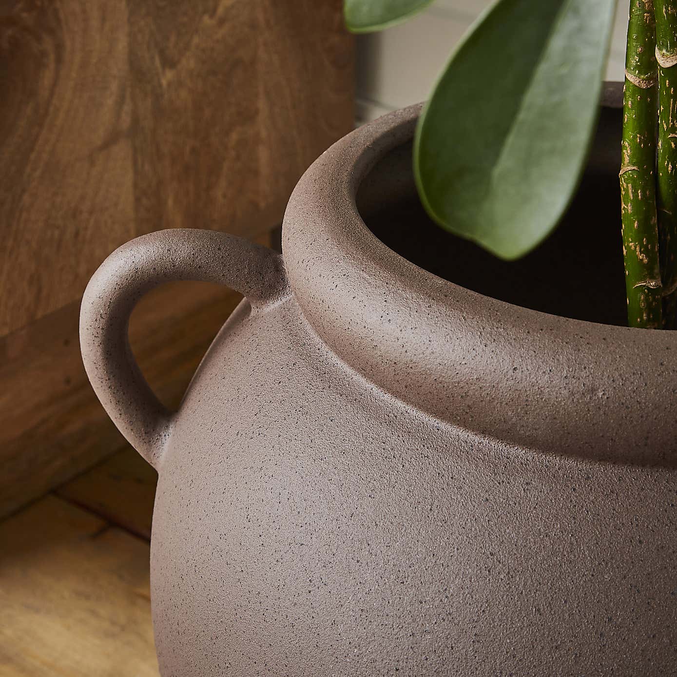 Carousel zoom image position 2 of 3