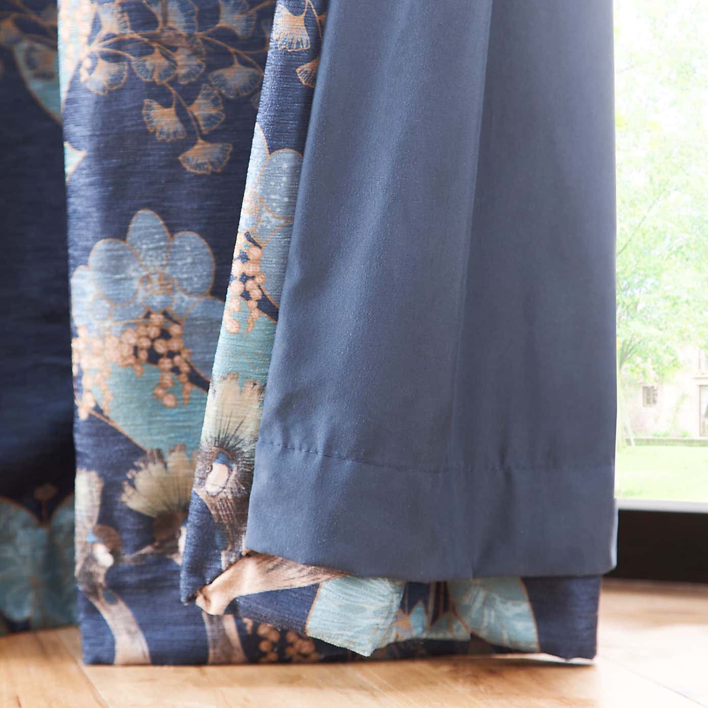 Carousel zoom image position 6 of 8