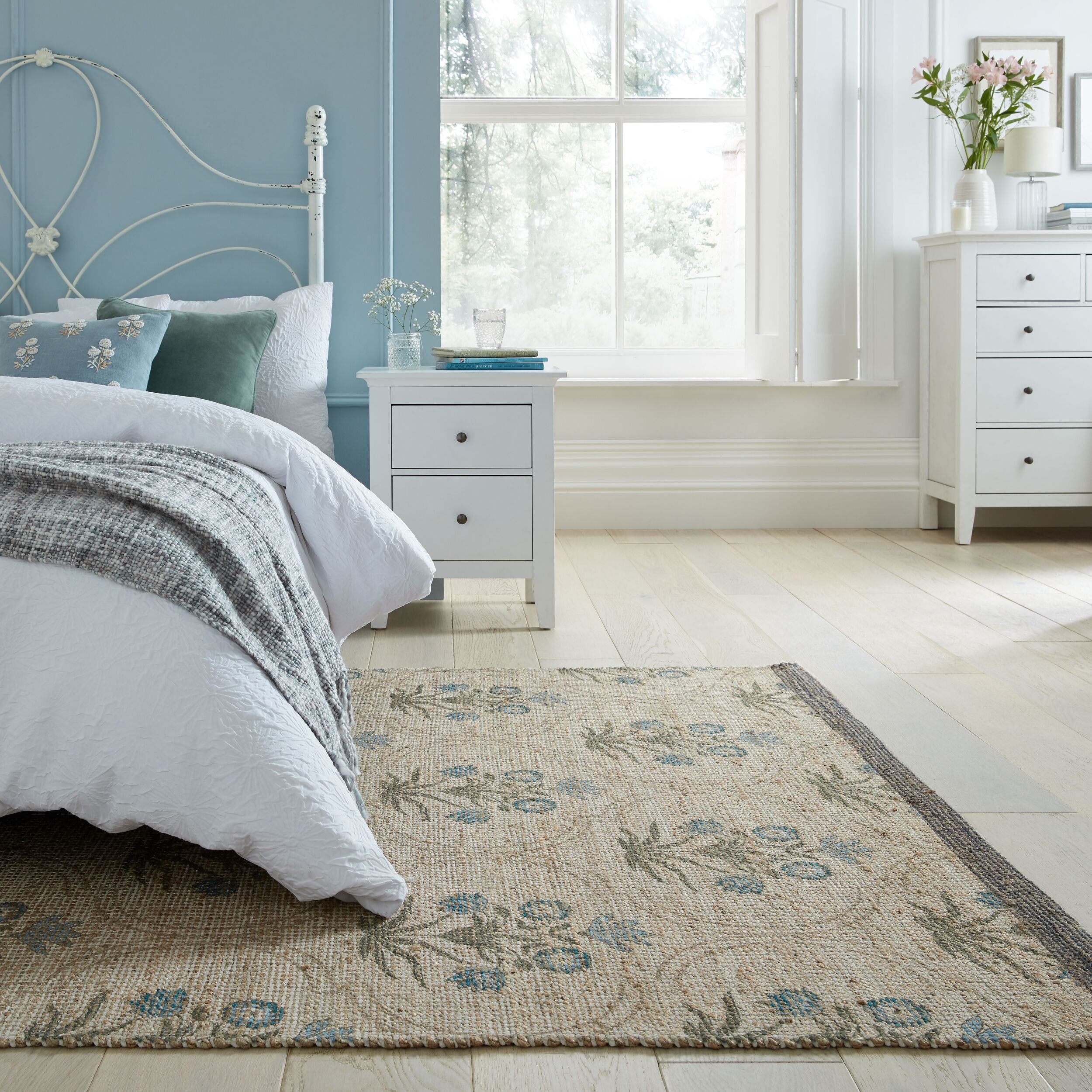 Gianna Jute Floral Rug Blue