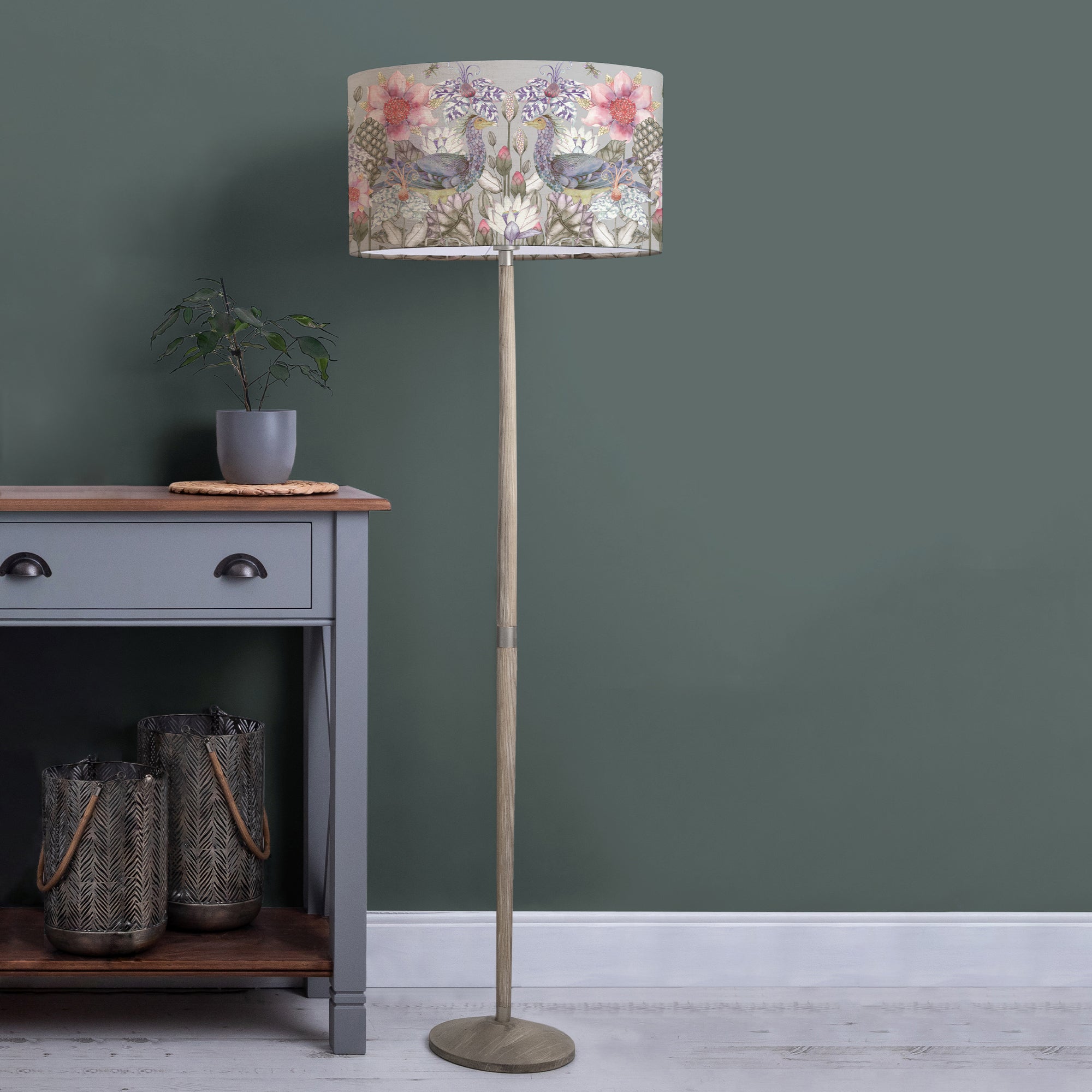Solensis Floor Lamp with Acanthis Shade