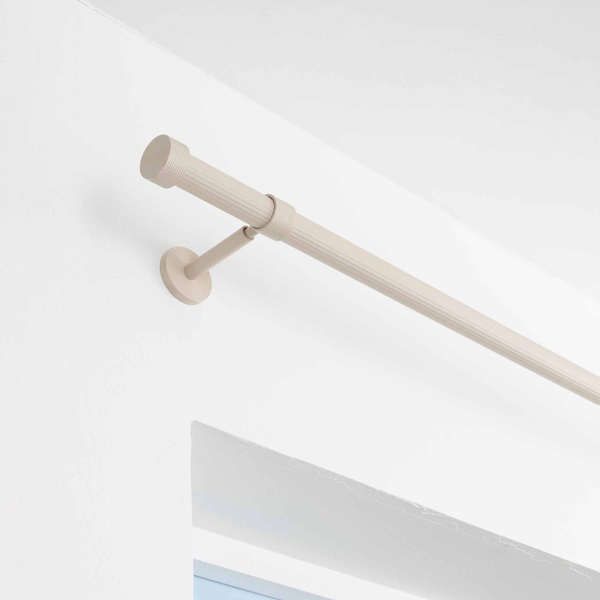 Ribbed Metal Extendable Eyelet Curtain Pole Natural