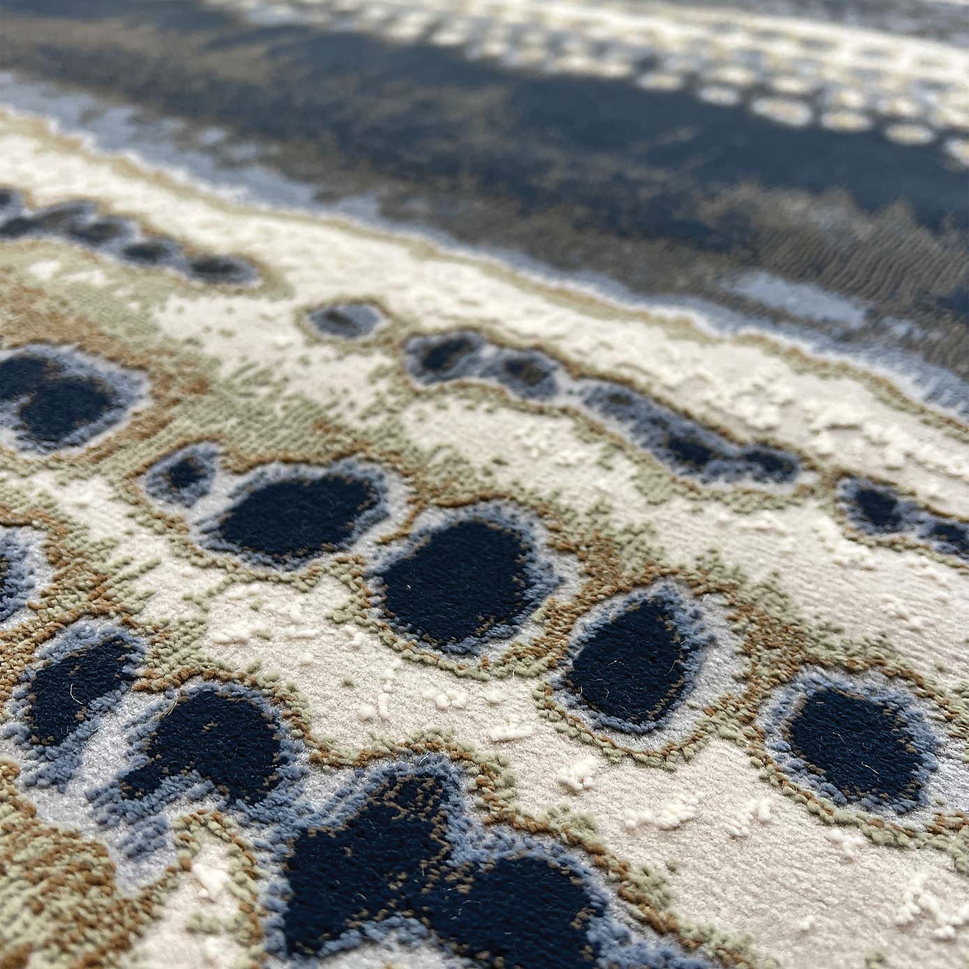 Carousel zoom image position 2 of 6