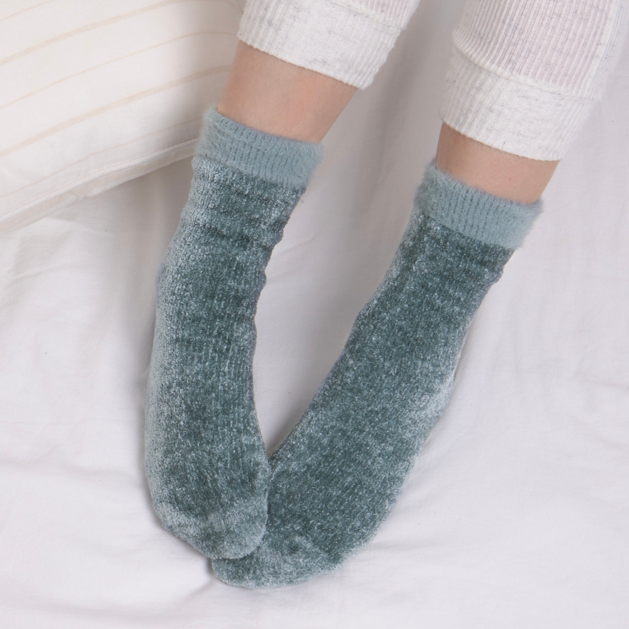 totes Pack of 2 Chenille Teal and Pink Bed Socks | Dunelm