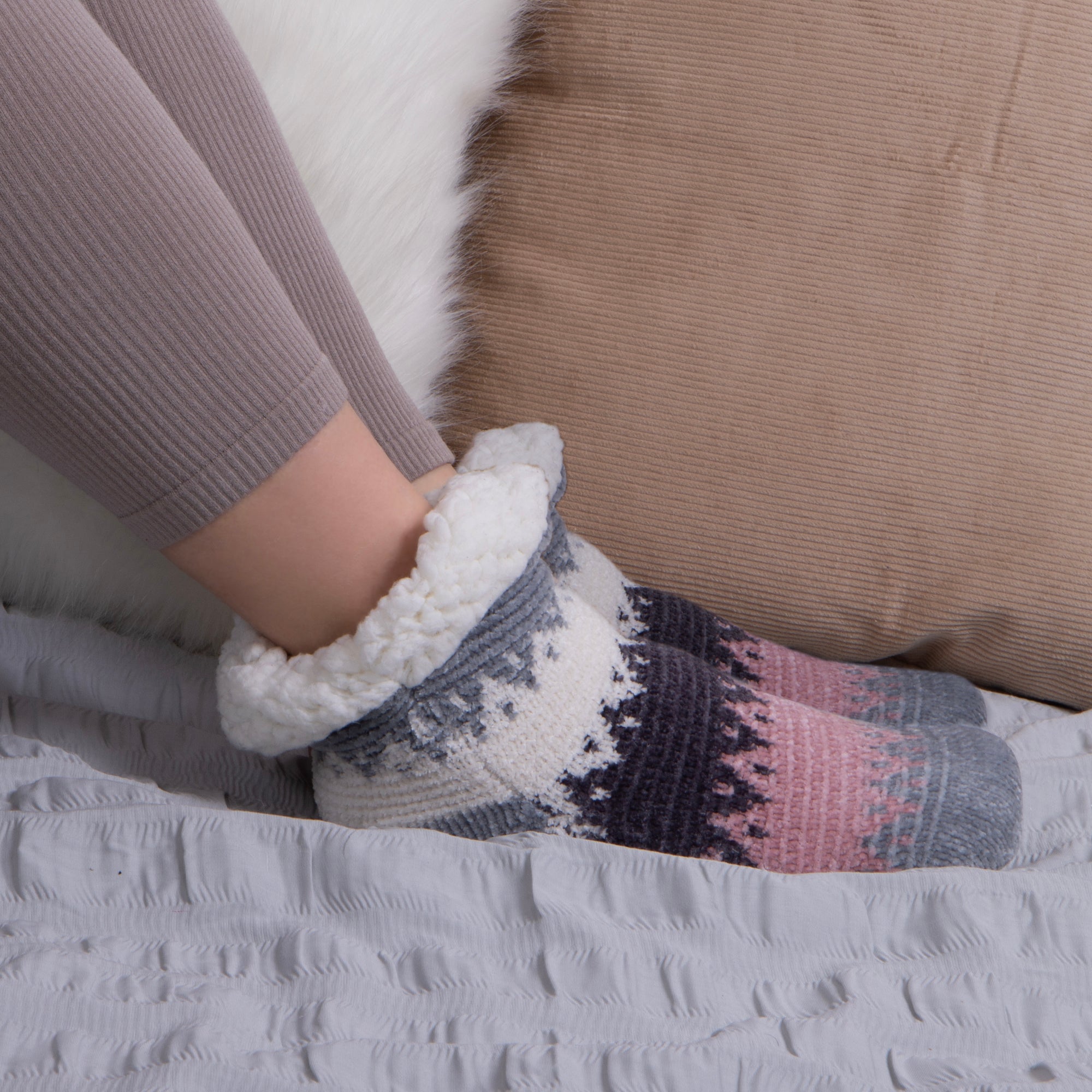totes Crop Chenille Knitted Slipper Socks