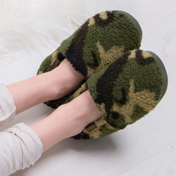 totes Kids Camo Short Full Back Slippers image 1 of 4