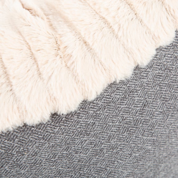 Carousel navigation image position 5 of 7