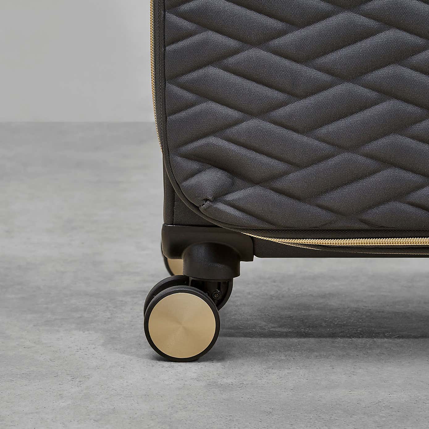 Carousel zoom image position 4 of 6