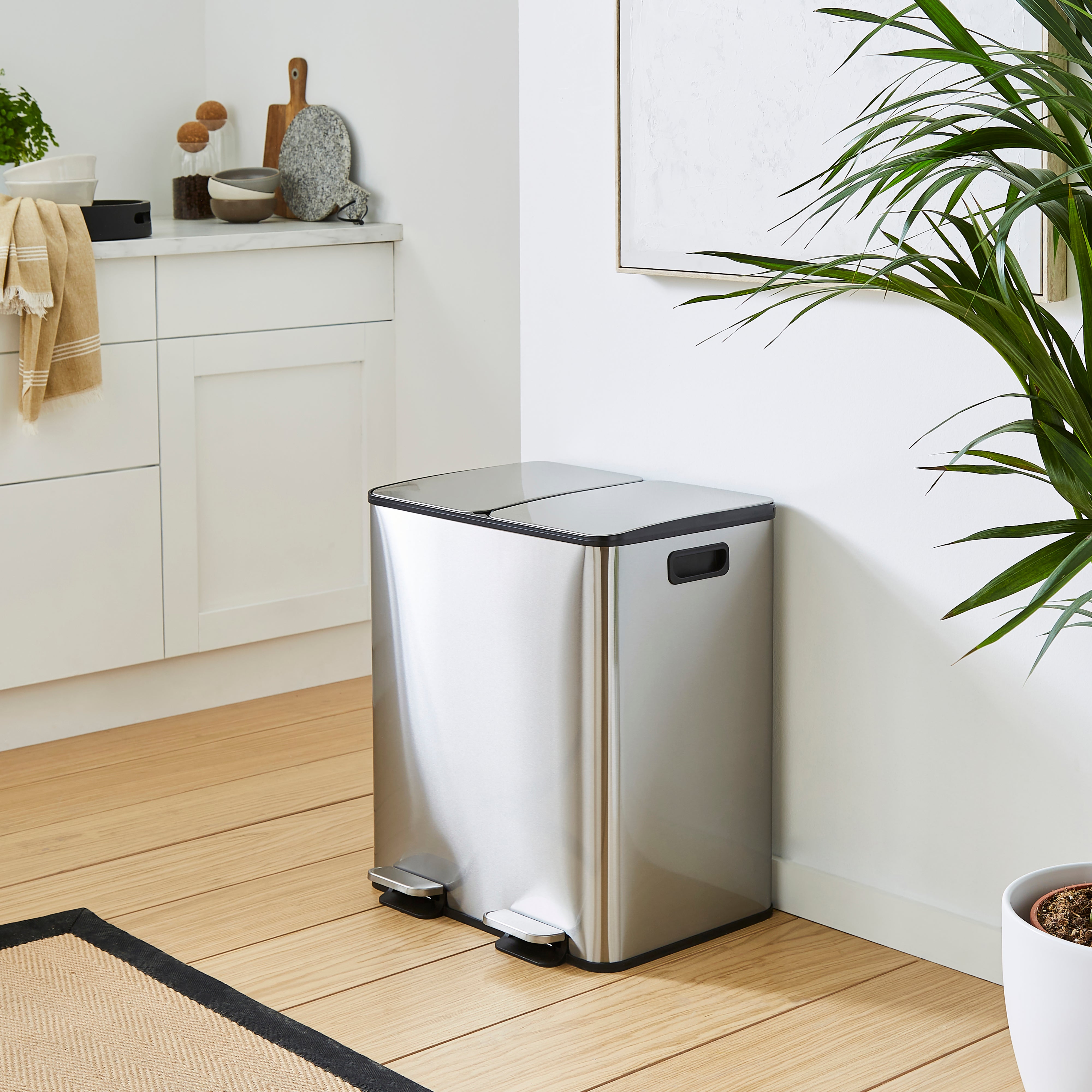 Curve 2.2 Litre Stainless Steel Pedal Bin