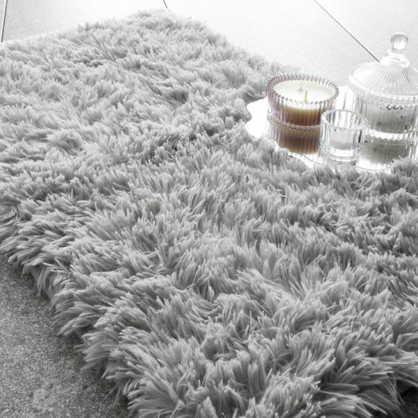 Catherine Lansfield Cuddly Faux Fur Bath Mat image 1 of 3
