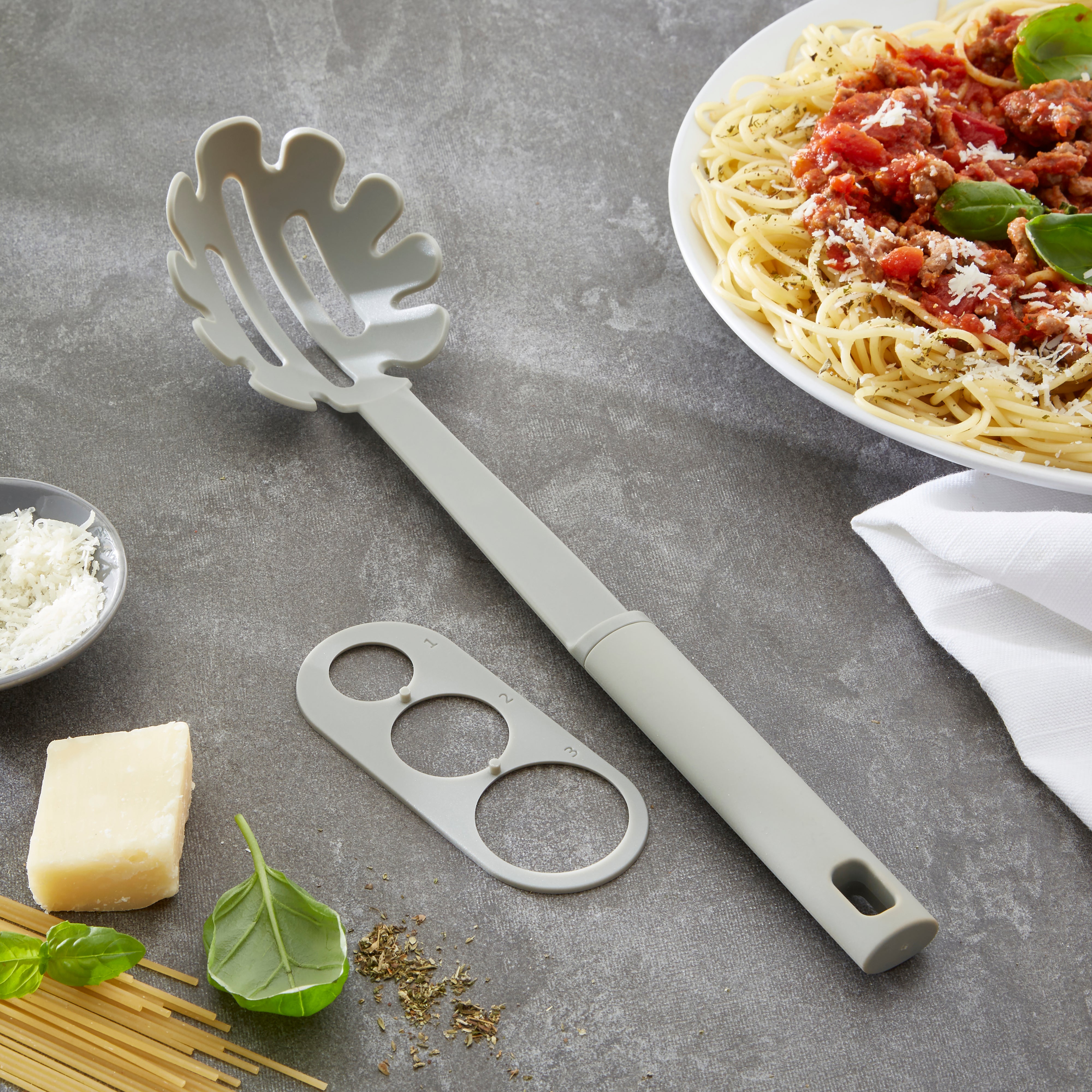 Handy Kitchen Spaghetti Spoon with Spagehetti Measurer