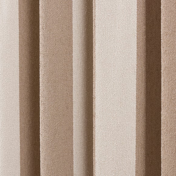 Carousel navigation image position 3 of 7