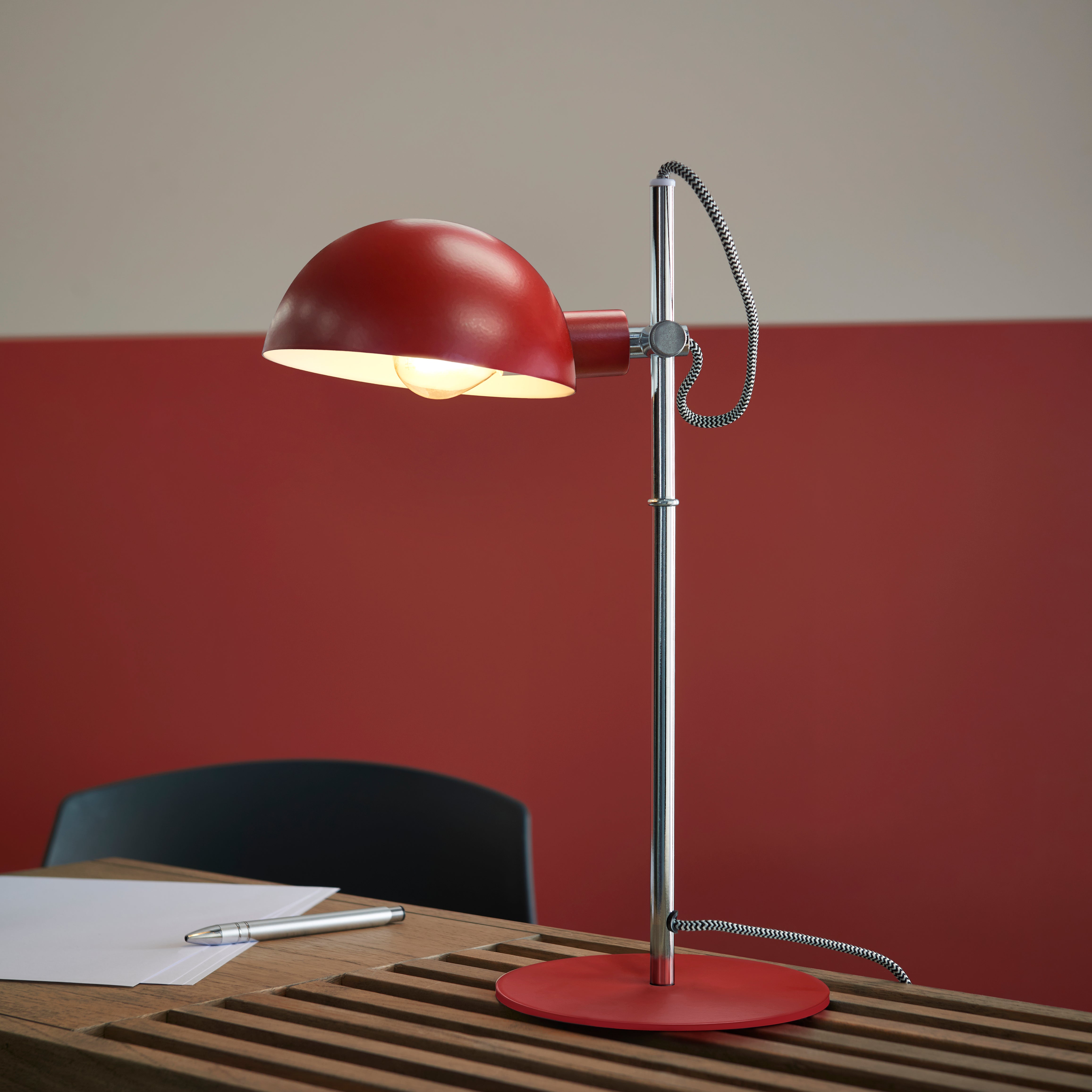 Pop Retro Adjustable Table Lamp