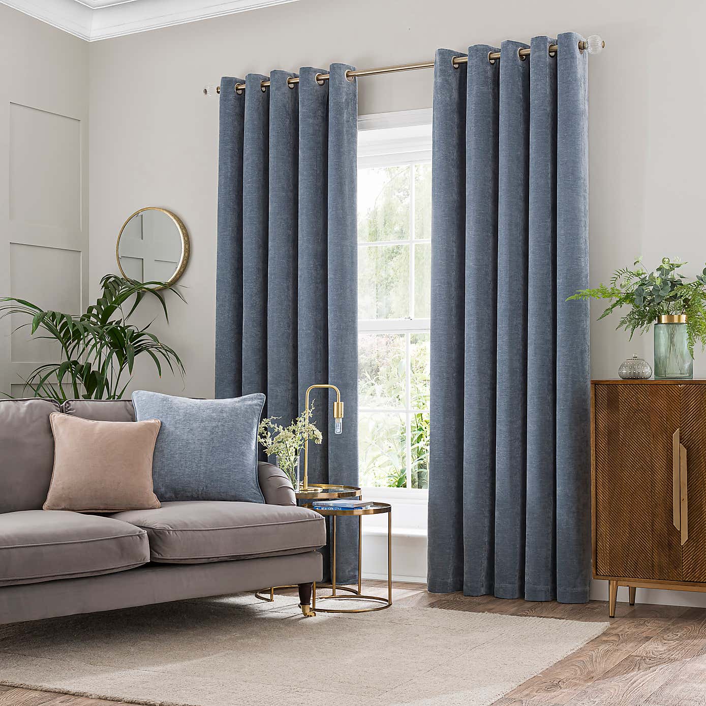 Carousel zoom image position 2 of 7