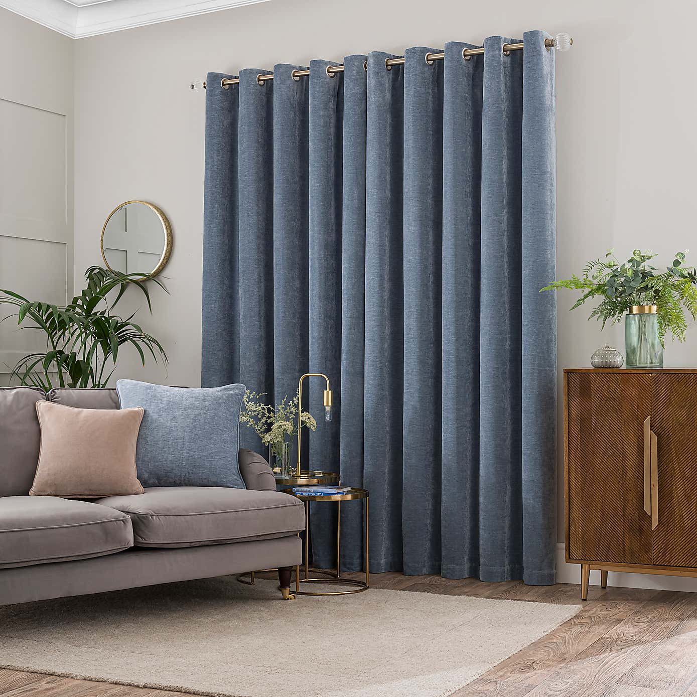 Carousel zoom image position 4 of 7