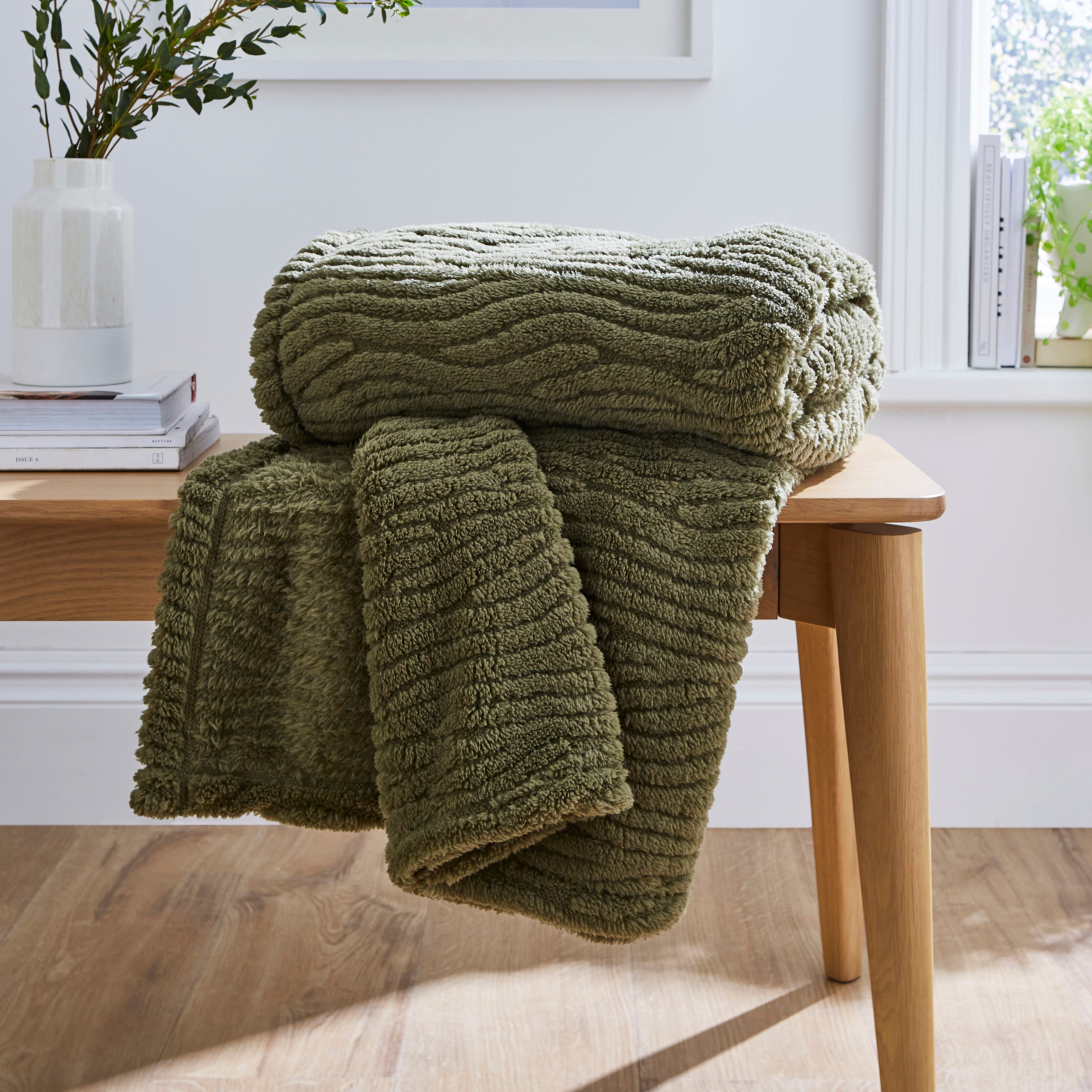 Henwood Textured Fleece Throw 130x170cm Olive Green