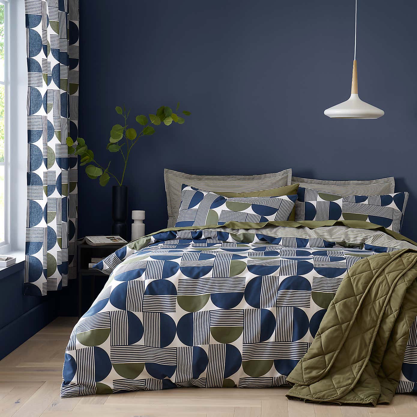 Carousel zoom image position 3 of 5