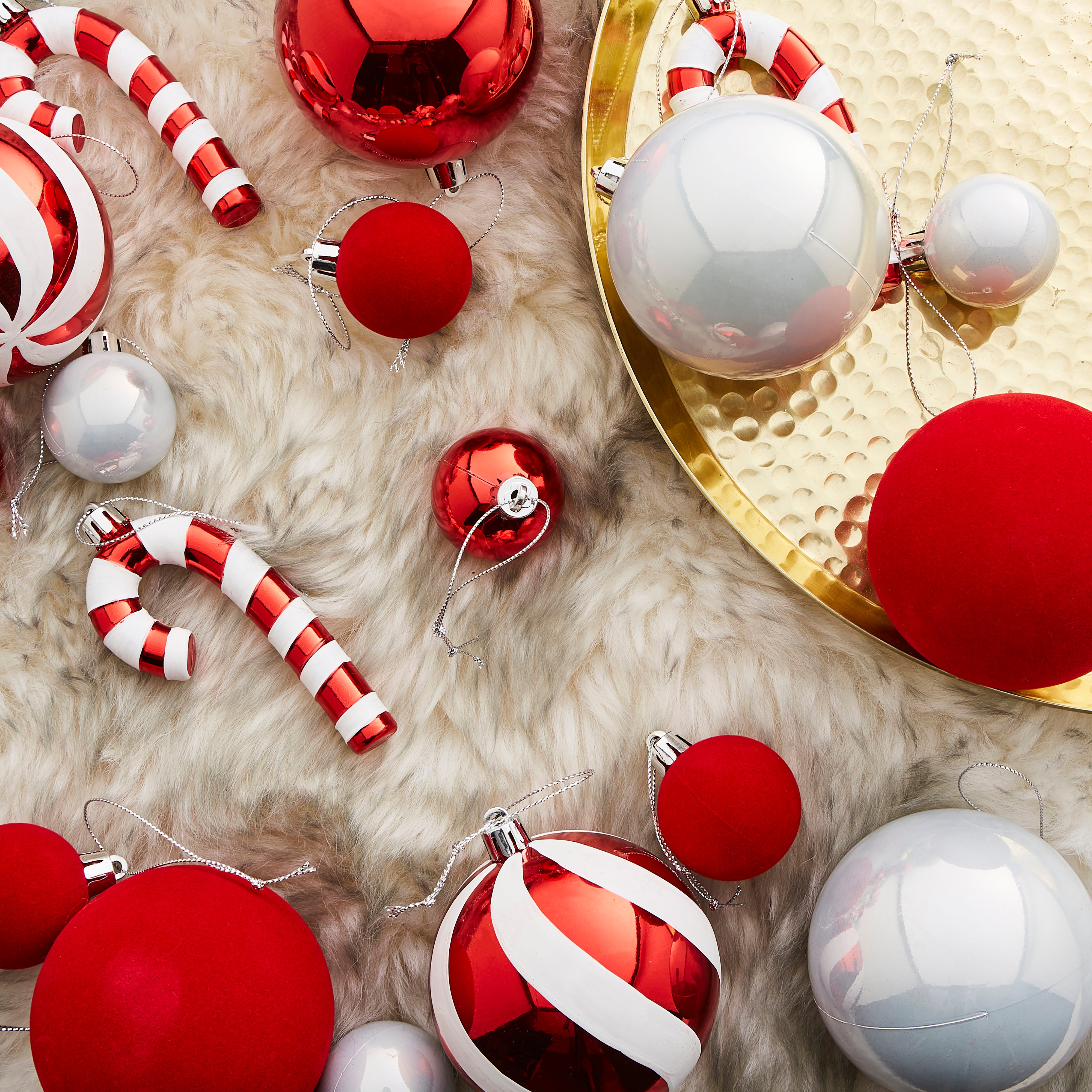 Pack of 30 Red & White Baubles